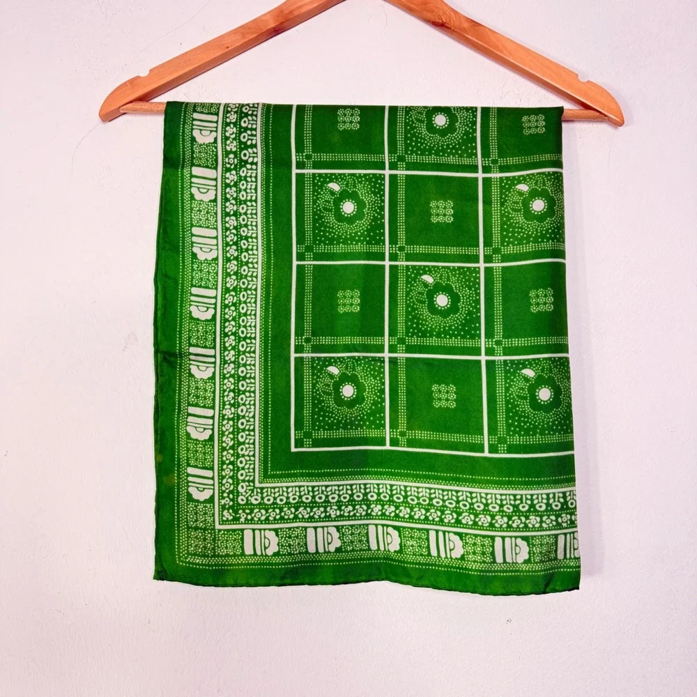 Echo Hand Rolled Green Satin Square Scarf Vintage Bandana Print Retro Mod 27'X26